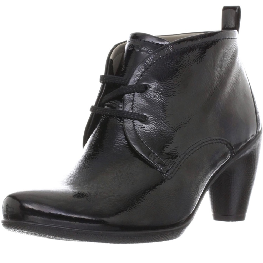 ECCO Women's Sculptured Lace up Heeled Bootie Black Paten Leather